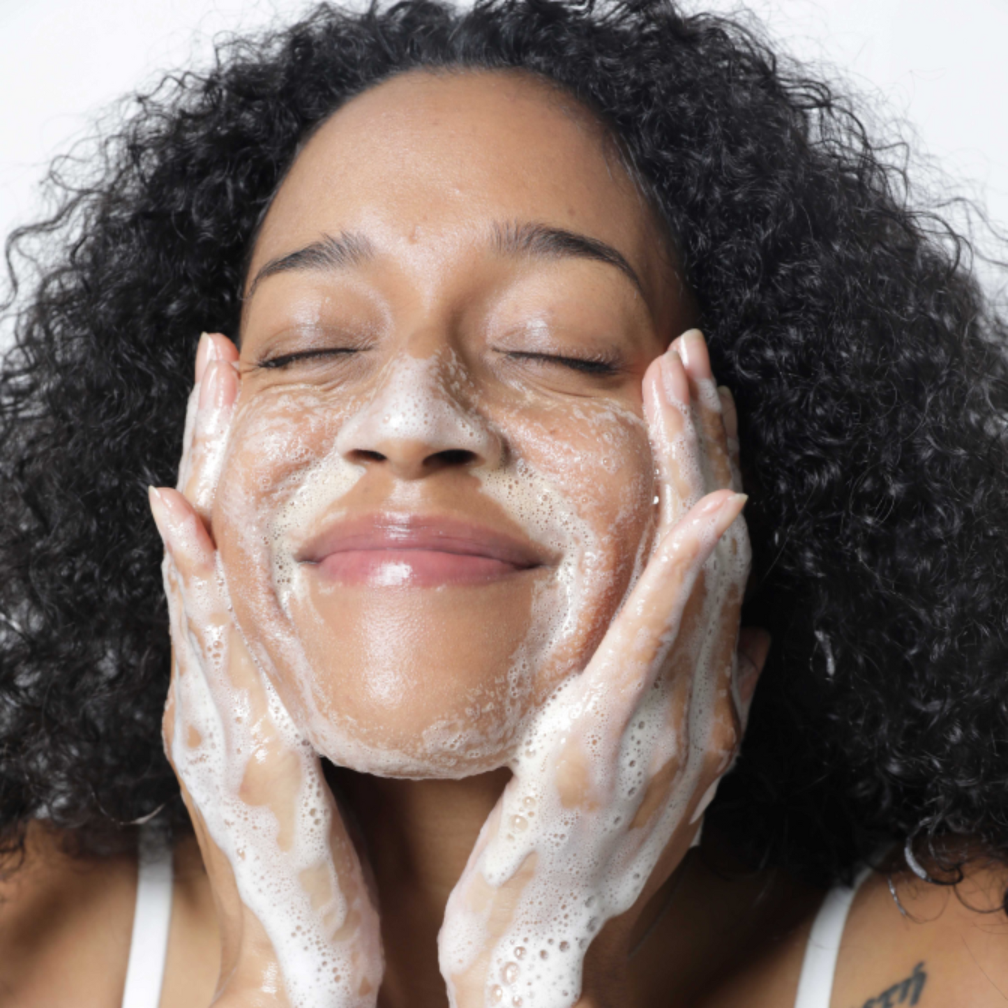 Gentle foaming face wash with soothing plant-based ingredients